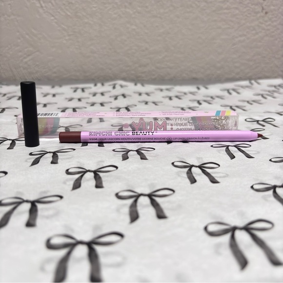 🍦 KimChi Chic Beauty — Y.U.M. “Your Unicorn Mouth” Lip Liner in Vanilla Bean - Picture 1 of 6